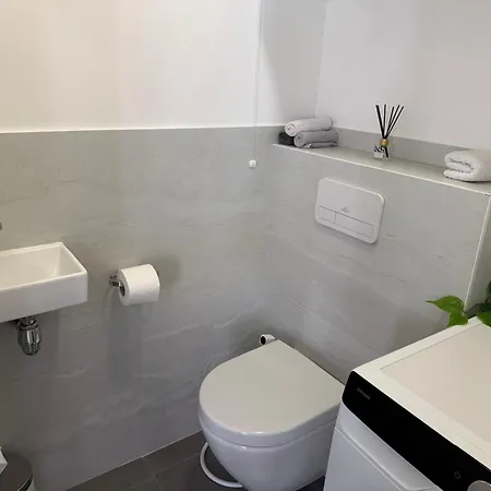 Victor Hugo Apartman *